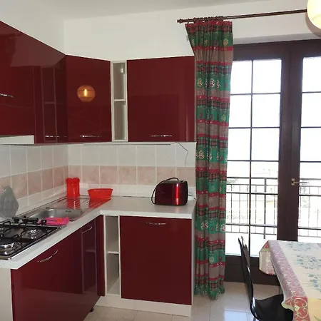 Apartment Gemuetliche Ferienwohnung In Cassone Di Mit Garten Malcesine