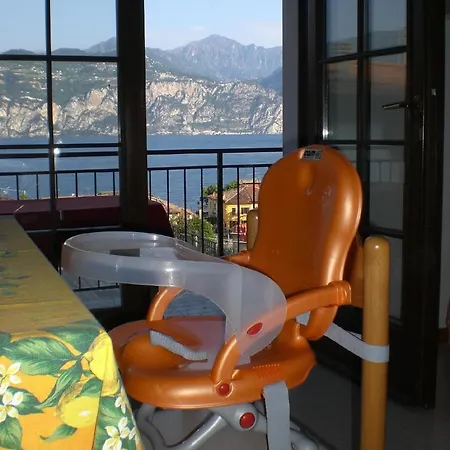 Gemuetliche Ferienwohnung In Cassone Di Mit Garten * Malcesine