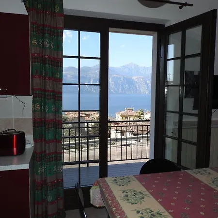 Gemuetliche Ferienwohnung In Cassone Di Mit Garten Apartment