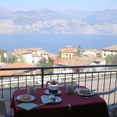 Gemuetliche Ferienwohnung In Cassone Di Mit Garten Malcesine