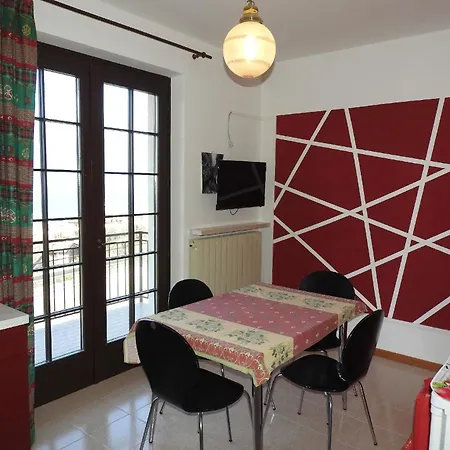 Apartmán Gemuetliche Ferienwohnung In Cassone Di Mit Garten *